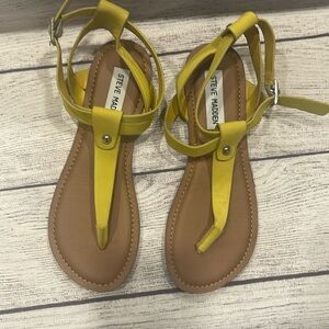 STEVEN MADDEN (HIDDEN) CITRINE SANDAL